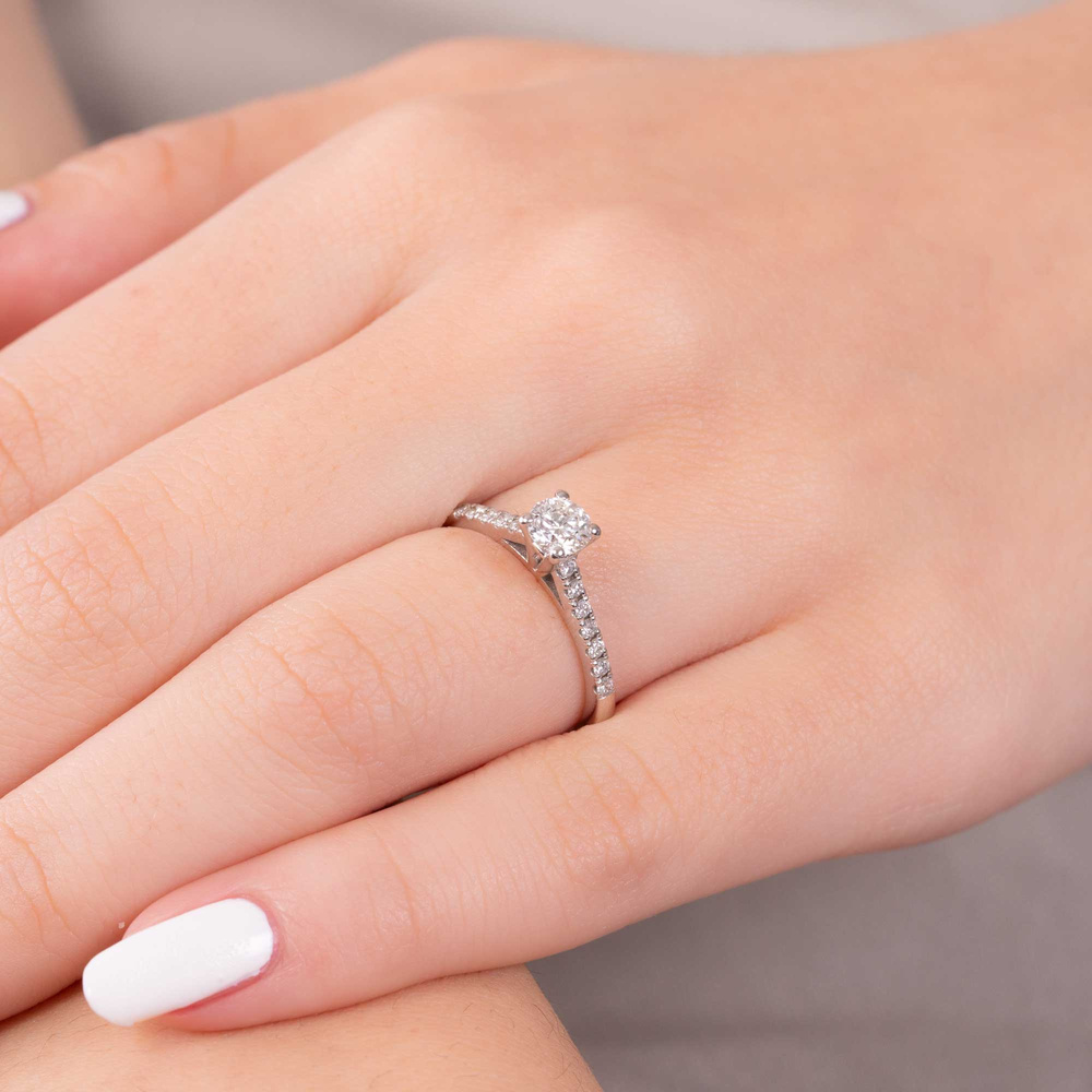 0.56 ct D - VS Pırlanta Yan Taşlı İnce Tırnak Tektaş Yüzük | GIA