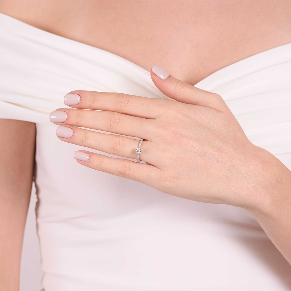 0.56 ct D - VS Pırlanta Yan Taşlı Altı Tırnak Tektaş Yüzük | GIA