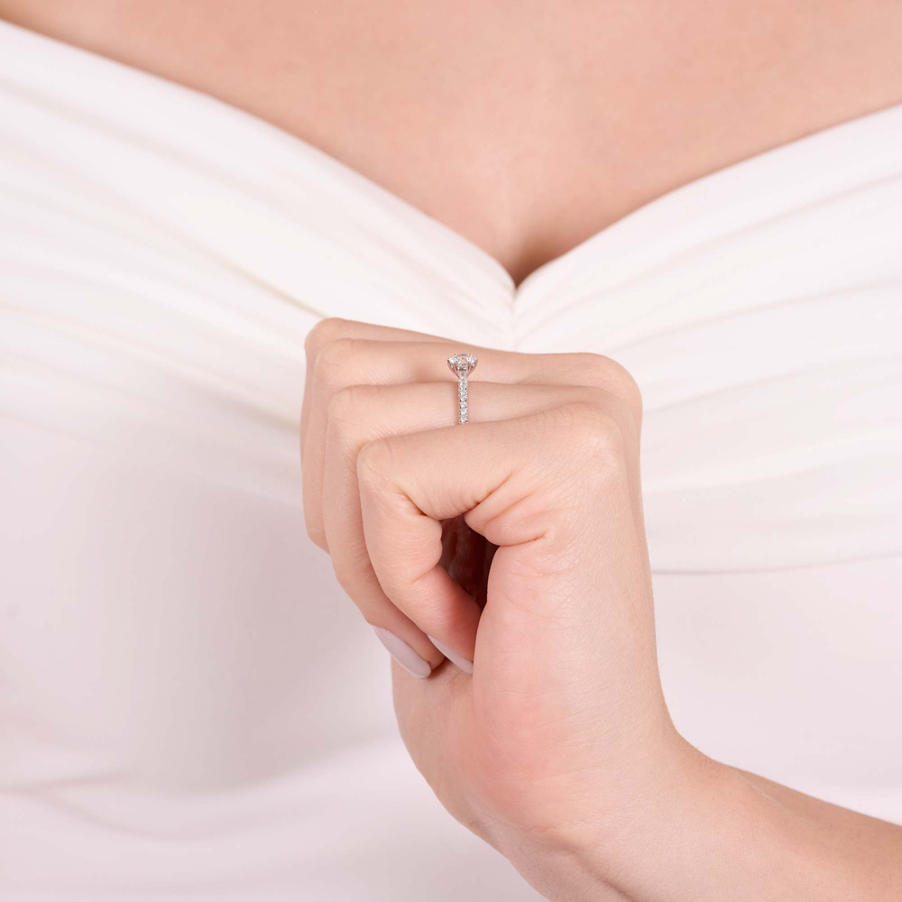 0.56 ct D - VS Pırlanta Yan Taşlı Altı Tırnak Tektaş Yüzük | GIA