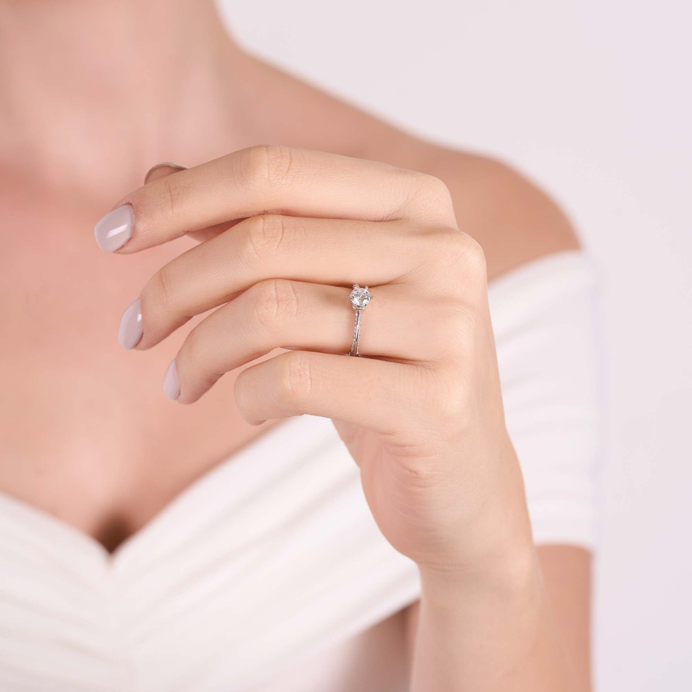 0.76 ct D - VS Pırlanta Yan Taşlı 6 Tırnak Tektaş Yüzük | GIA