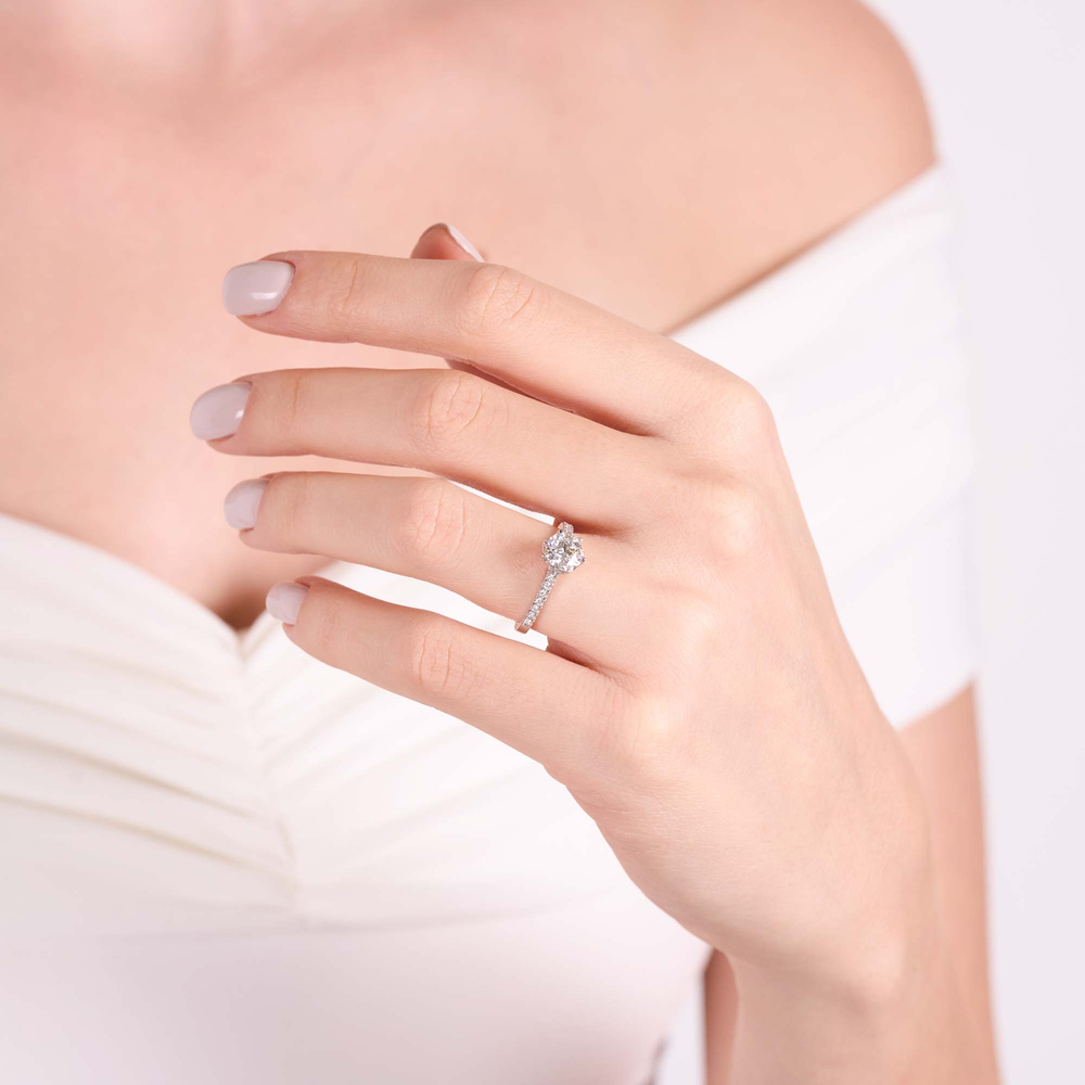 1.16 Karat D - VS Pırlanta Yan Taşlı 6 Tırnak Tektaş Yüzük | GIA
