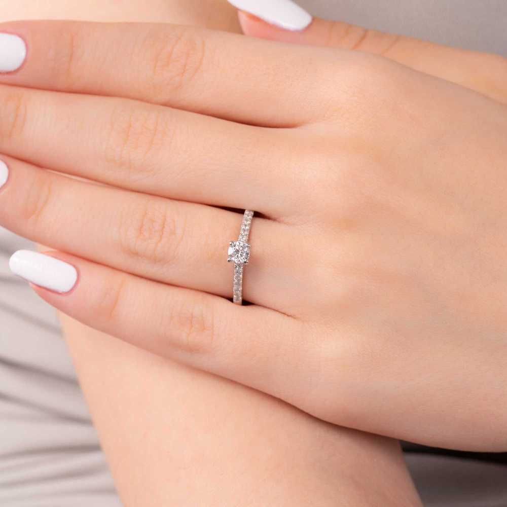 0.46 ct Pırlanta Yan Taşlı İnce Tırnak Tektaş Yüzük | D Renk HRD