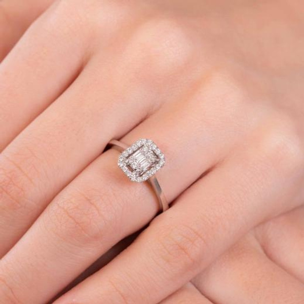 0.27 Karat Pırlanta Evlilik Teklifi Baget Yüzük hover