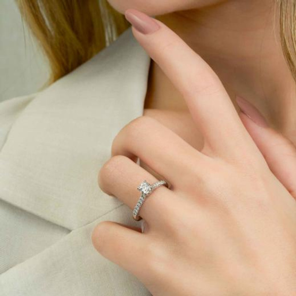 0.66 ct D - VS Pırlanta Yan Taşlı İnce Tırnak Tektaş Yüzük | GIA hover
