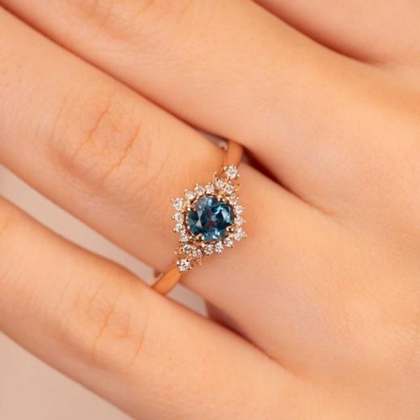 London Blue Topaz ve Pırlanta Vintage Yüzük hover