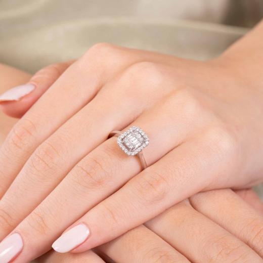 0.39 Karat Kare Baget Pırlanta Yüzük hover