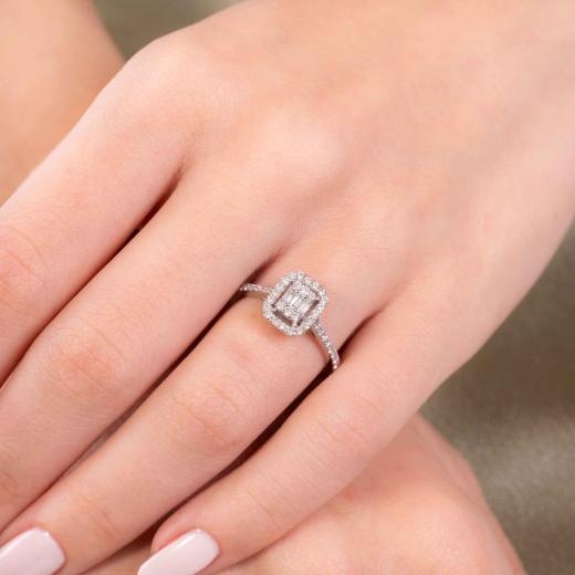 0.41 Karat Pırlanta Yanları Taşlı Baget Evlilik Yüzüğü hover