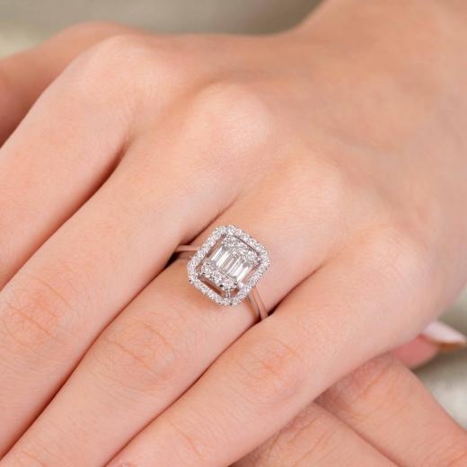 0.59 Karat İnce Baget Pırlanta Yüzük hover