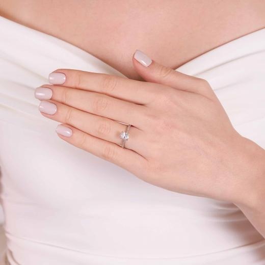 0.86 ct Oval Pırlanta Yan Taşlı Zarif Tektaş Yüzük | D Renk | HRD hover