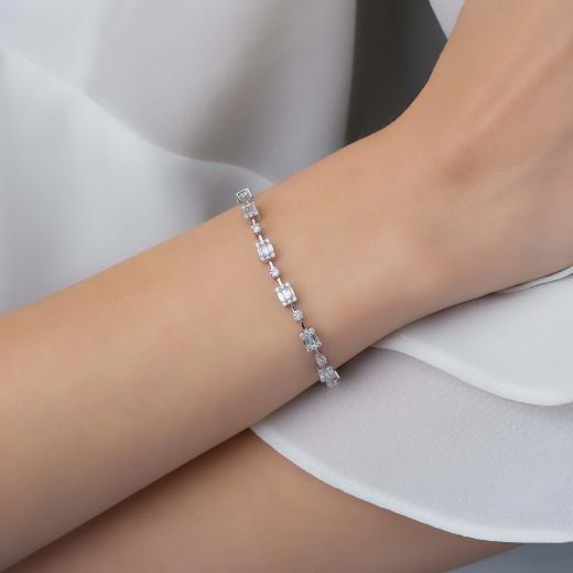 2.45 Karat Baget Pırlanta Bileklik hover
