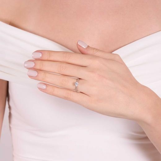 0.66 ct Pırlanta Yan Taşlı 6 Tırnak Tektaş Yüzük | F Renk | HRD hover